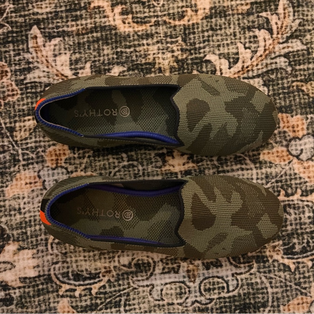 Rothys The Loafer Kids Camo Girl Size 4 Slip On - Picture 4 of 7